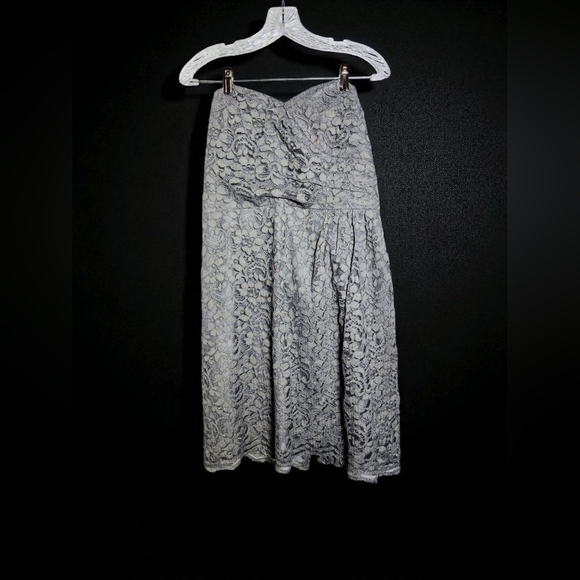 Elegant Gray Lace Strapless Sz 14 Dress By David's Bridal - Picture 1 of 6